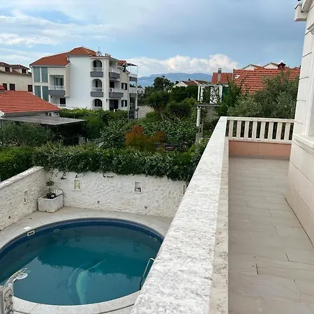 Luxury Karla Next To On Island Brac