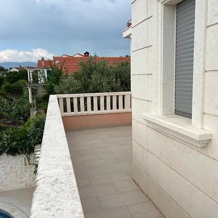 Luxury Karla Next To On Island Brac
