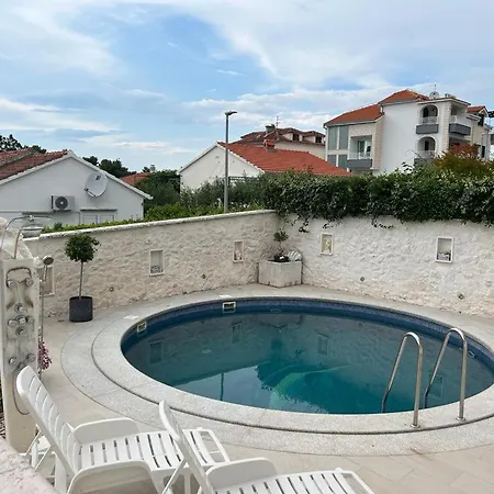 Luxury Karla Next To On Island Brac
